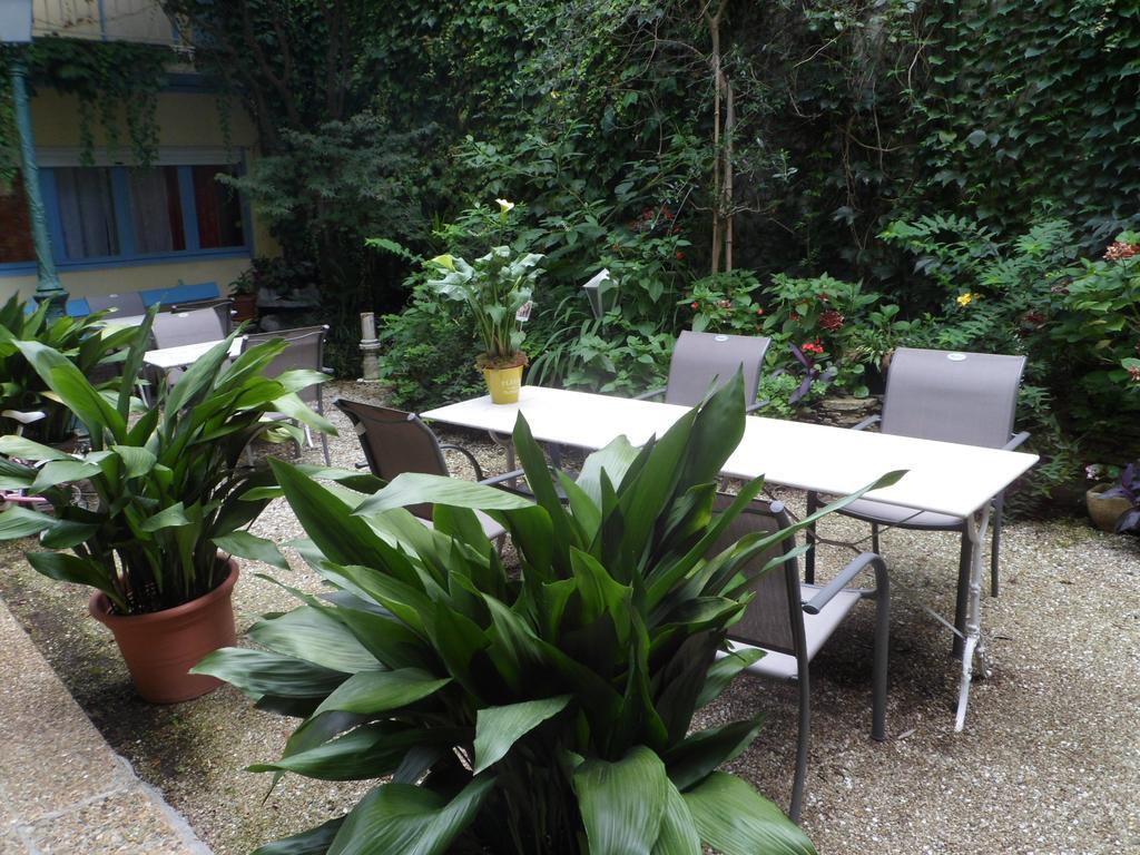 Hotel Le Postillon Pau Exterior photo